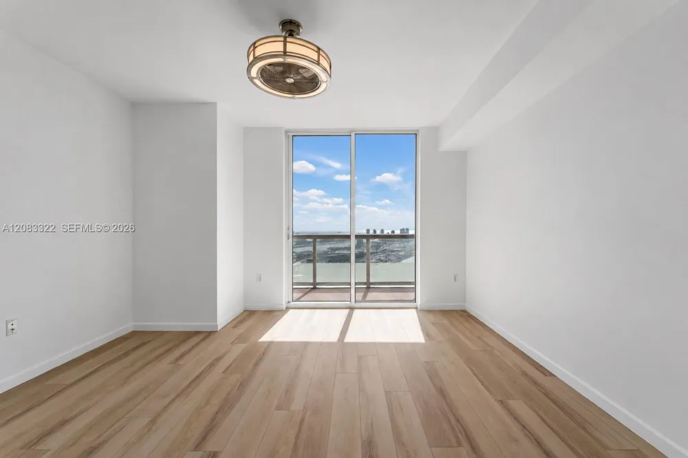 50 Biscayne Blvd #4704 Miami, FL 33132