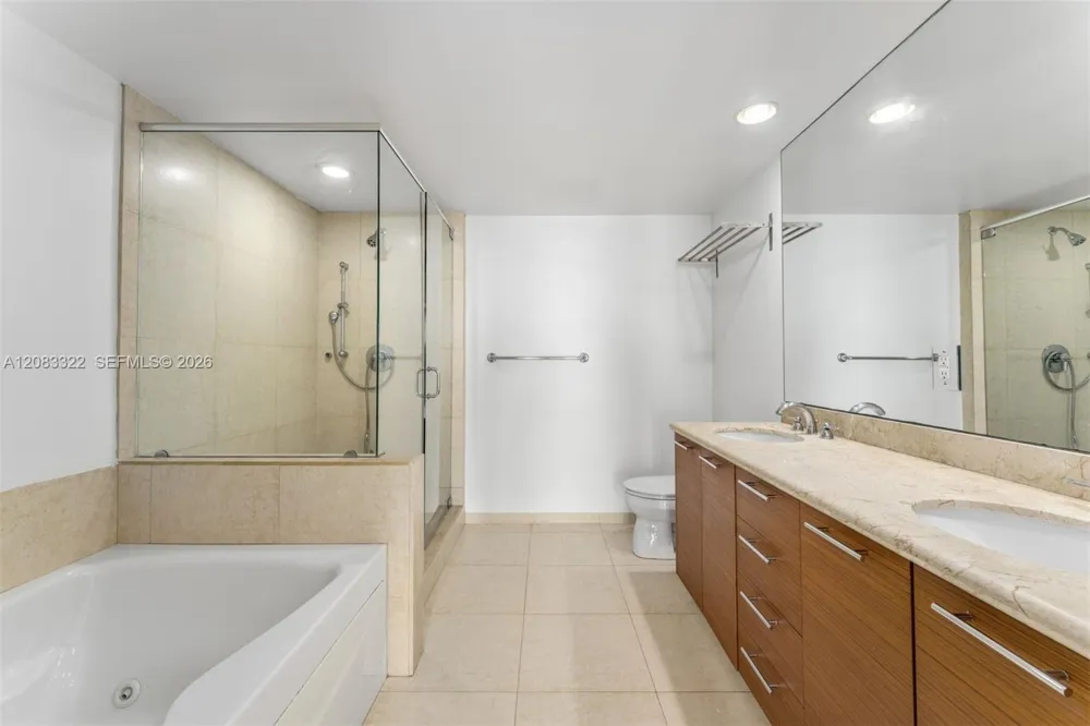 50 Biscayne Blvd #4704 Miami, FL 33132