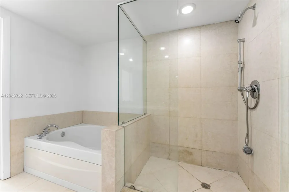 50 Biscayne Blvd #4704 Miami, FL 33132