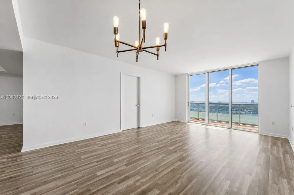 50 Biscayne Blvd #4704 Miami, FL 33132