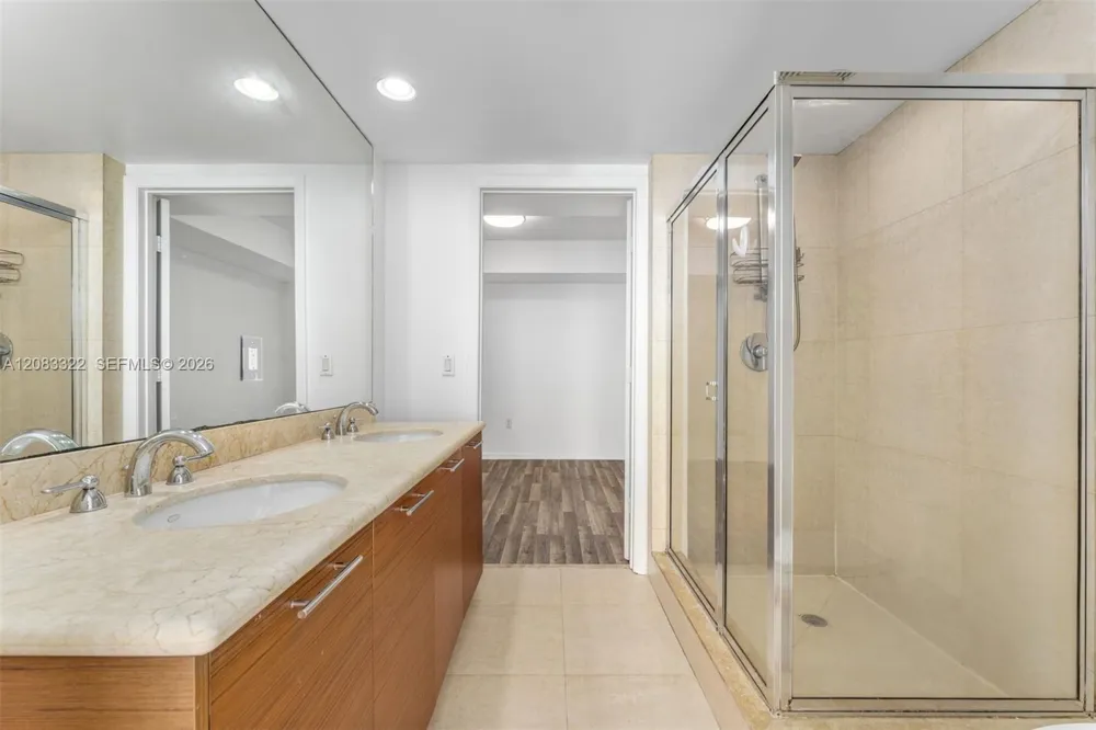 50 Biscayne Blvd #4704 Miami, FL 33132