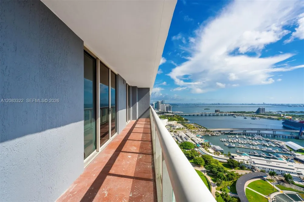 50 Biscayne Blvd #4704 Miami, FL 33132