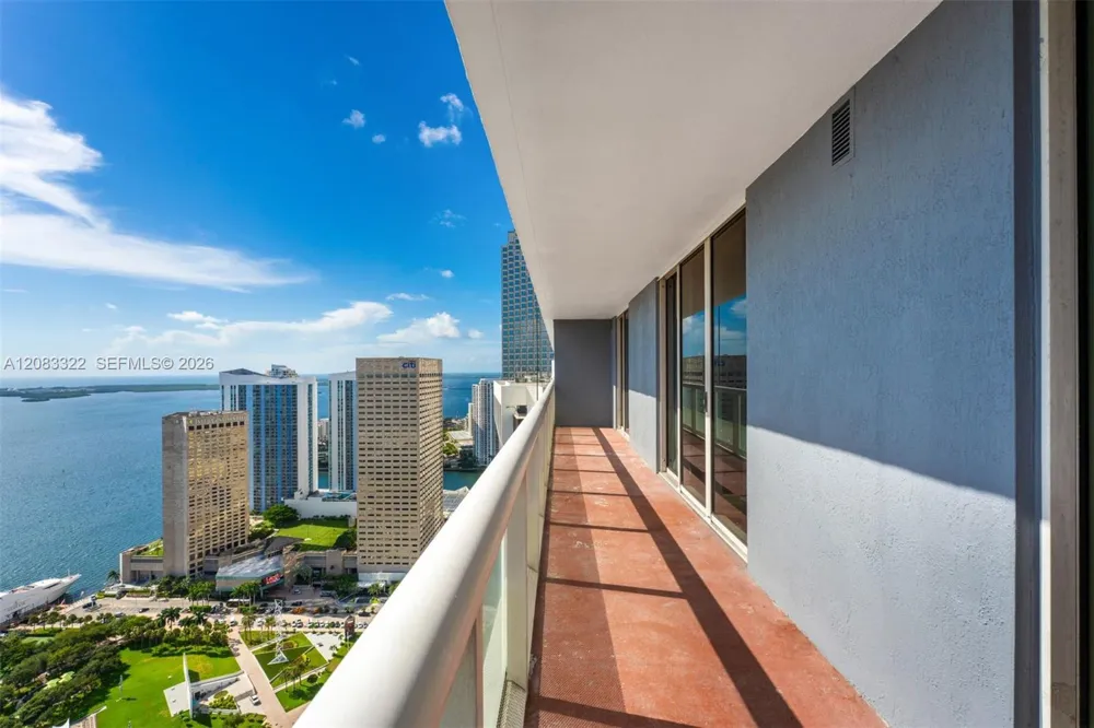 50 Biscayne Blvd #4704 Miami, FL 33132