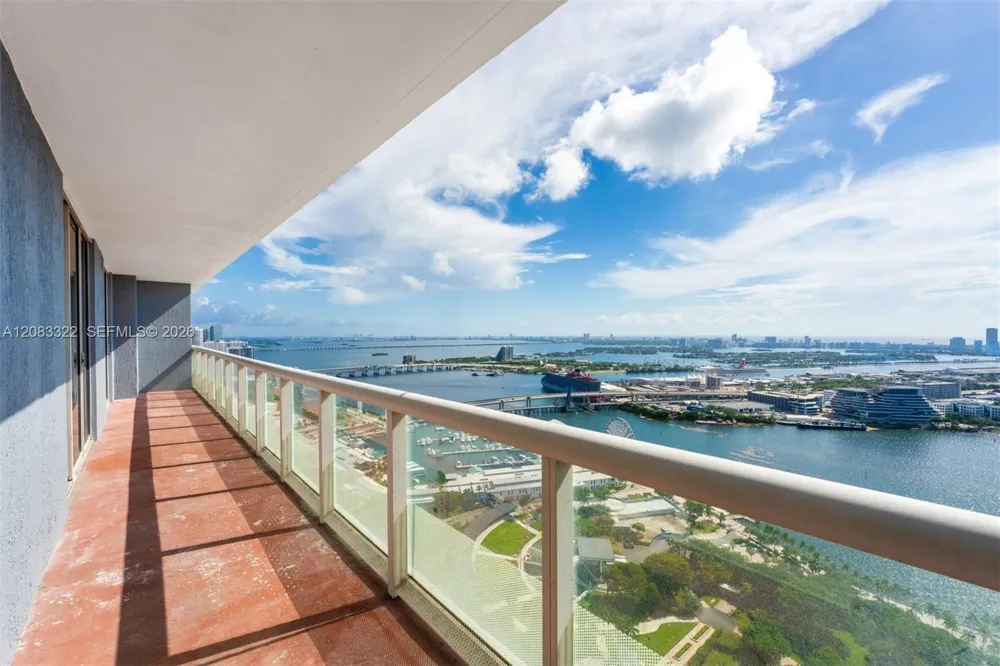 50 Biscayne Blvd #4704 Miami, FL 33132