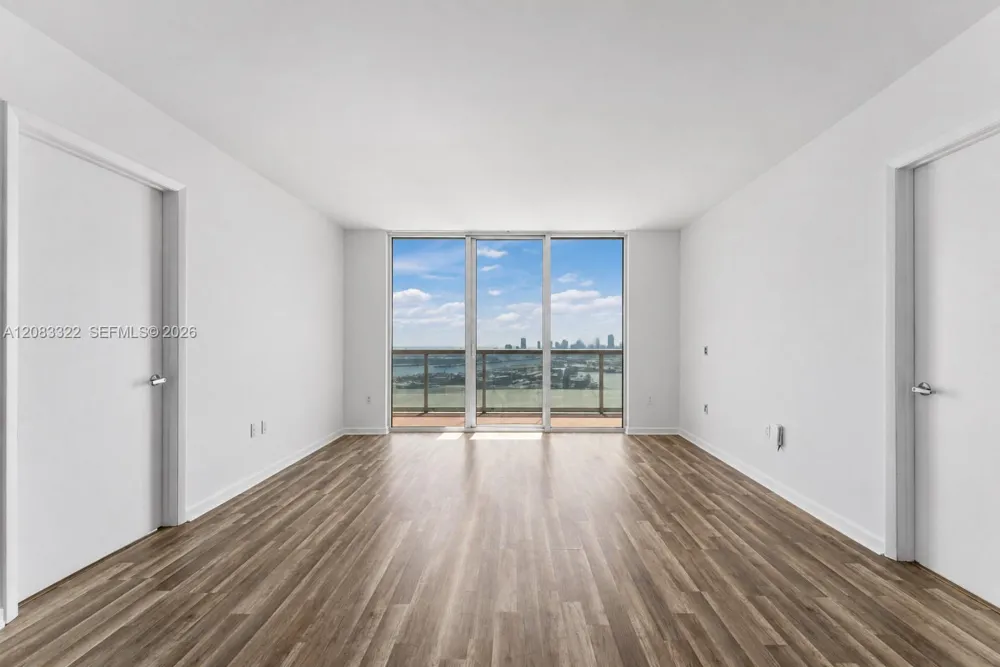 50 Biscayne Blvd #4704 Miami, FL 33132