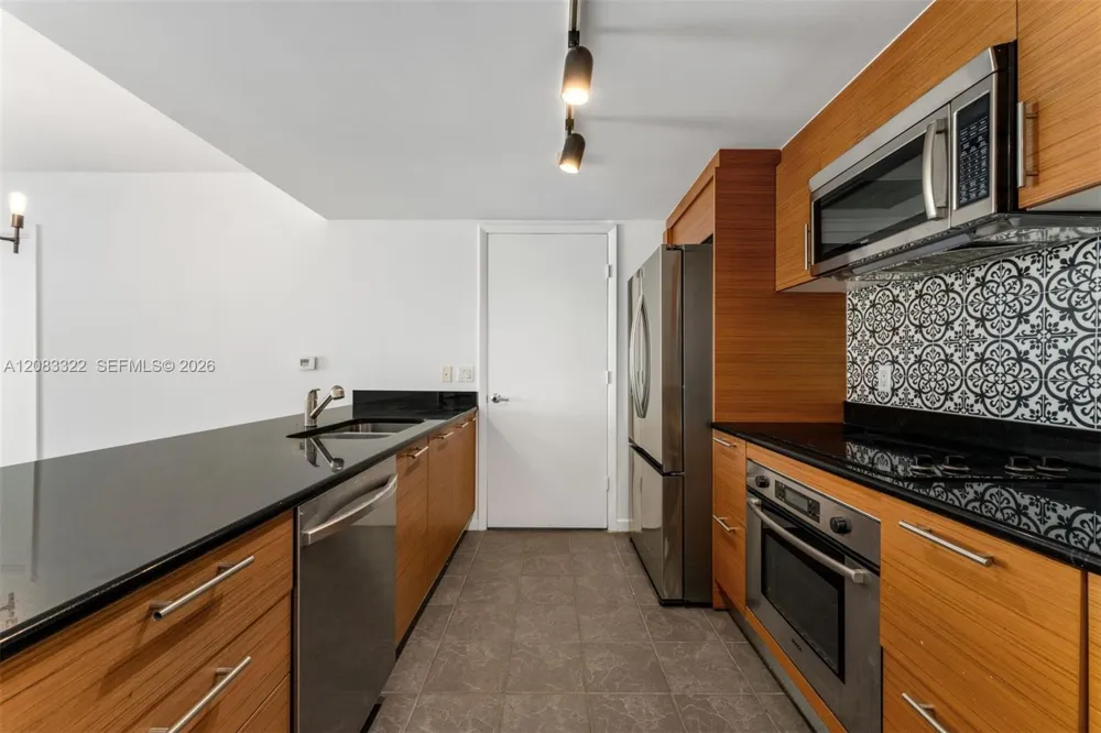 50 Biscayne Blvd #4704 Miami, FL 33132