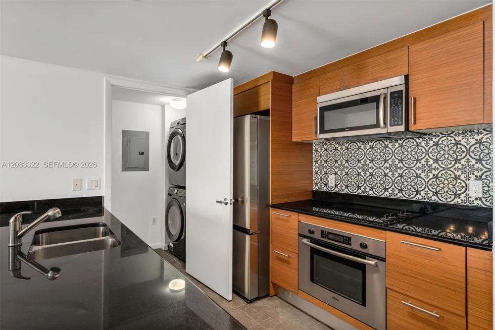 50 Biscayne Blvd #4704 Miami, FL 33132