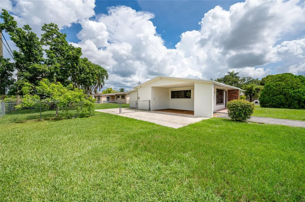 955 NW 15th St Homestead, FL 33030