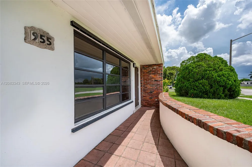 955 NW 15th St Homestead, FL 33030