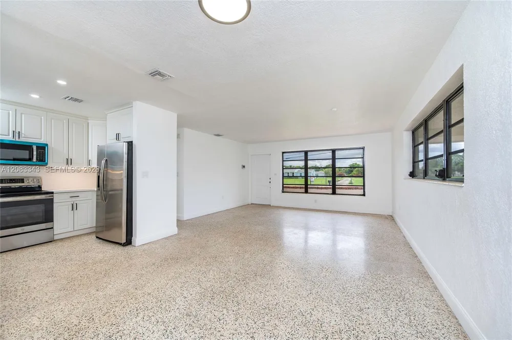 955 NW 15th St Homestead, FL 33030