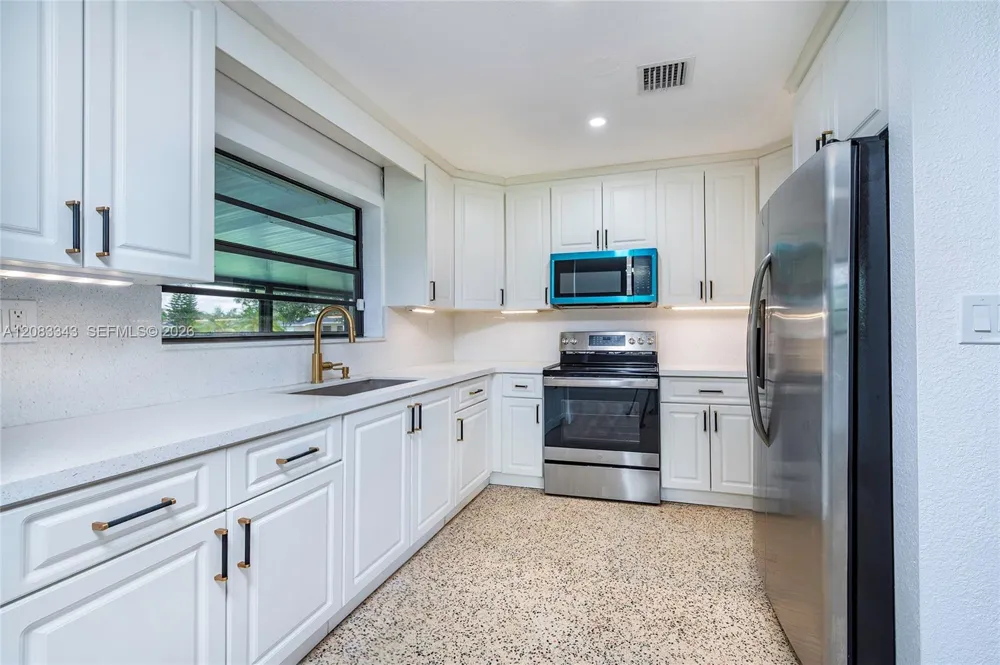 955 NW 15th St Homestead, FL 33030