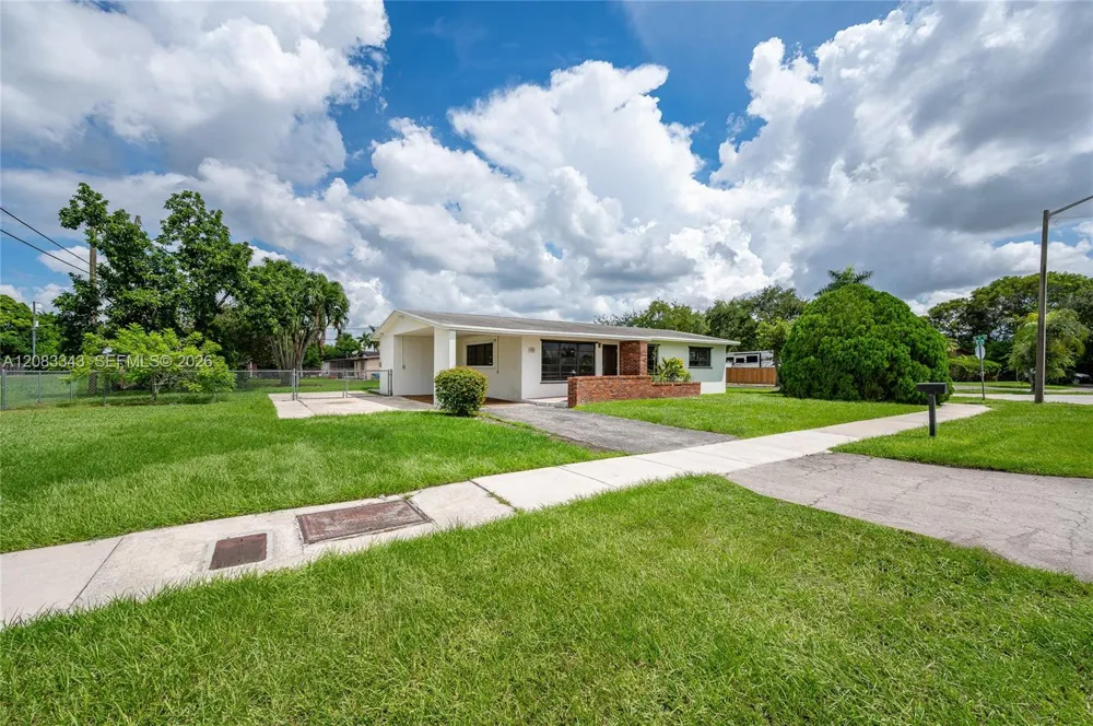 955 NW 15th St Homestead, FL 33030