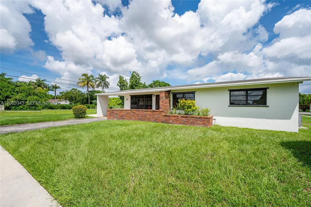 955 NW 15th St Homestead, FL 33030