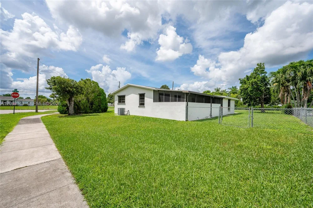 955 NW 15th St Homestead, FL 33030