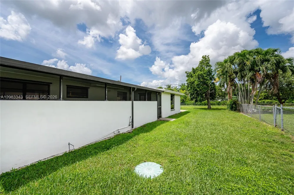 955 NW 15th St Homestead, FL 33030