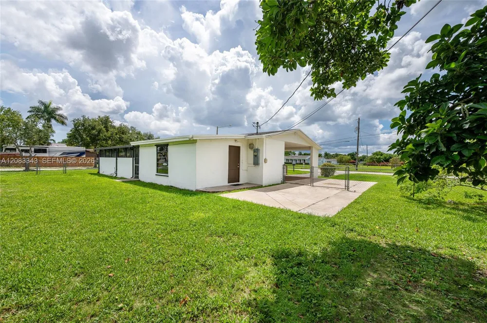 955 NW 15th St Homestead, FL 33030