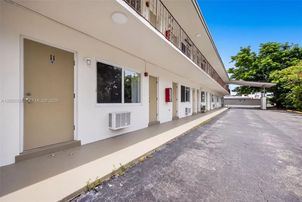 60 NW 79th St #24 Miami, FL 33150