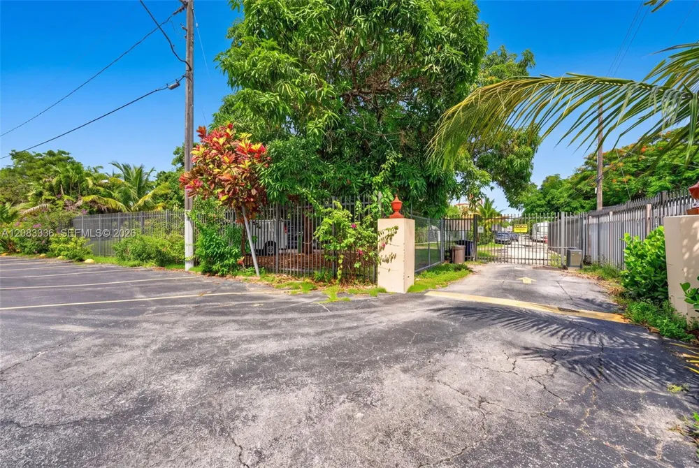 60 NW 79th St #24 Miami, FL 33150