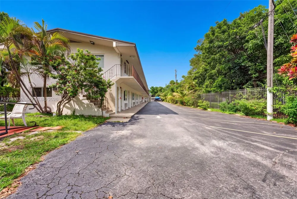 60 NW 79th St #24 Miami, FL 33150