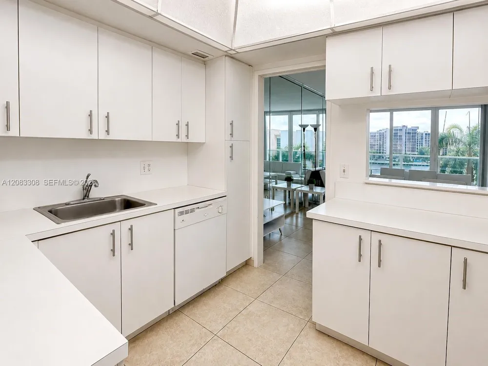3505 S Ocean Dr #402 Hollywood, FL 33019