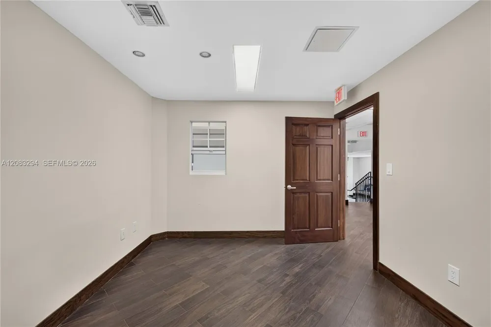 3042 NW 82nd Ave Doral, FL 33122