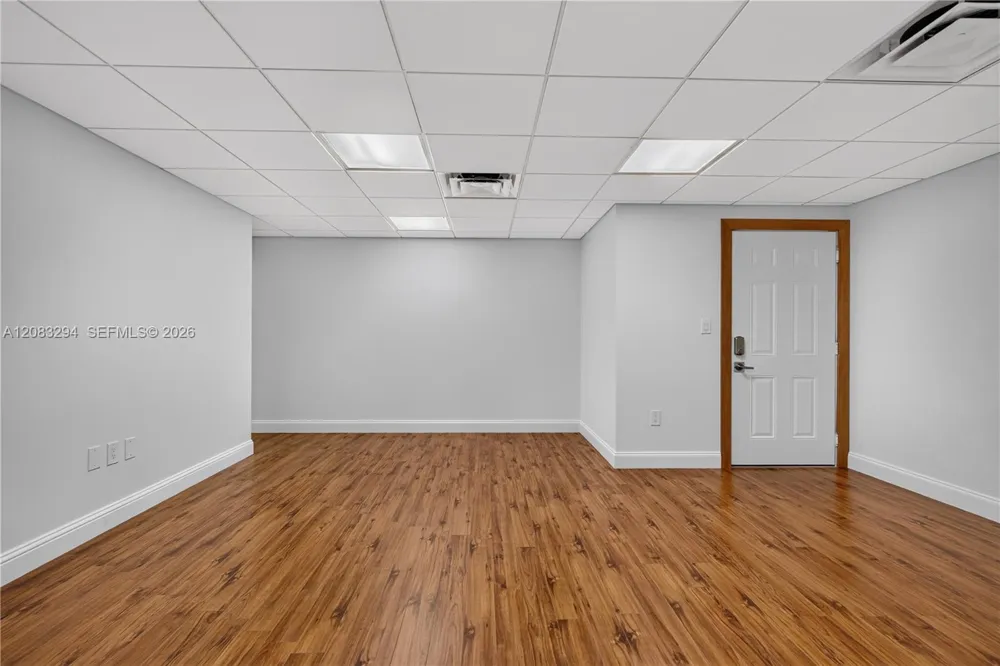 3042 NW 82nd Ave Doral, FL 33122