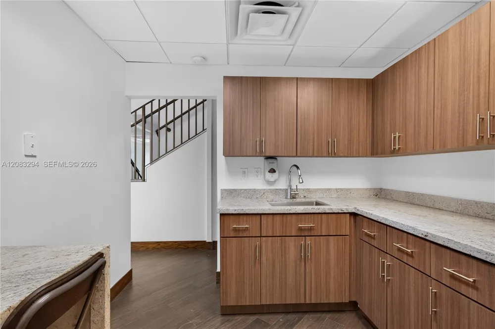 3042 NW 82nd Ave Doral, FL 33122