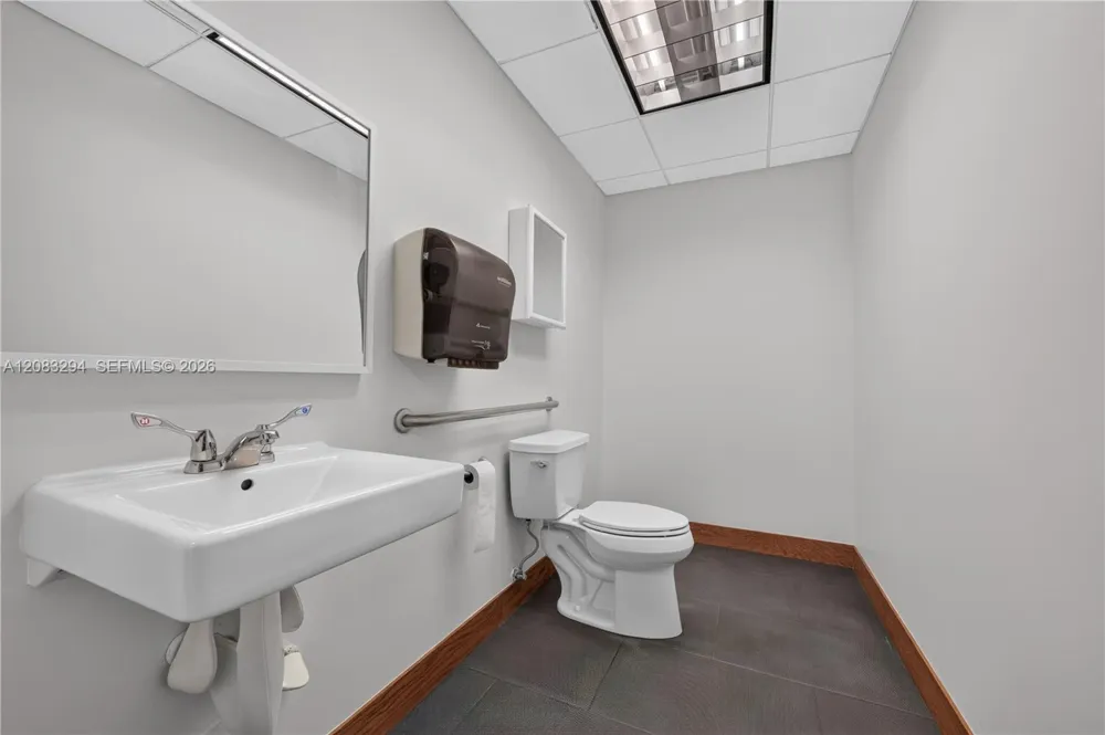 3042 NW 82nd Ave Doral, FL 33122