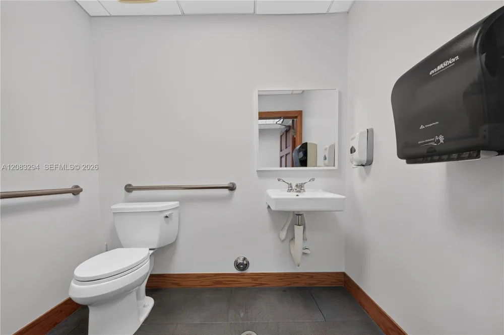 3042 NW 82nd Ave Doral, FL 33122