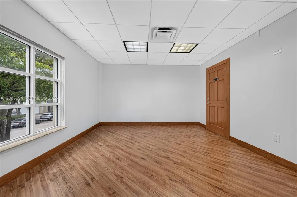 3042 NW 82nd Ave Doral, FL 33122