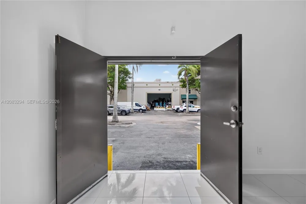 3042 NW 82nd Ave Doral, FL 33122