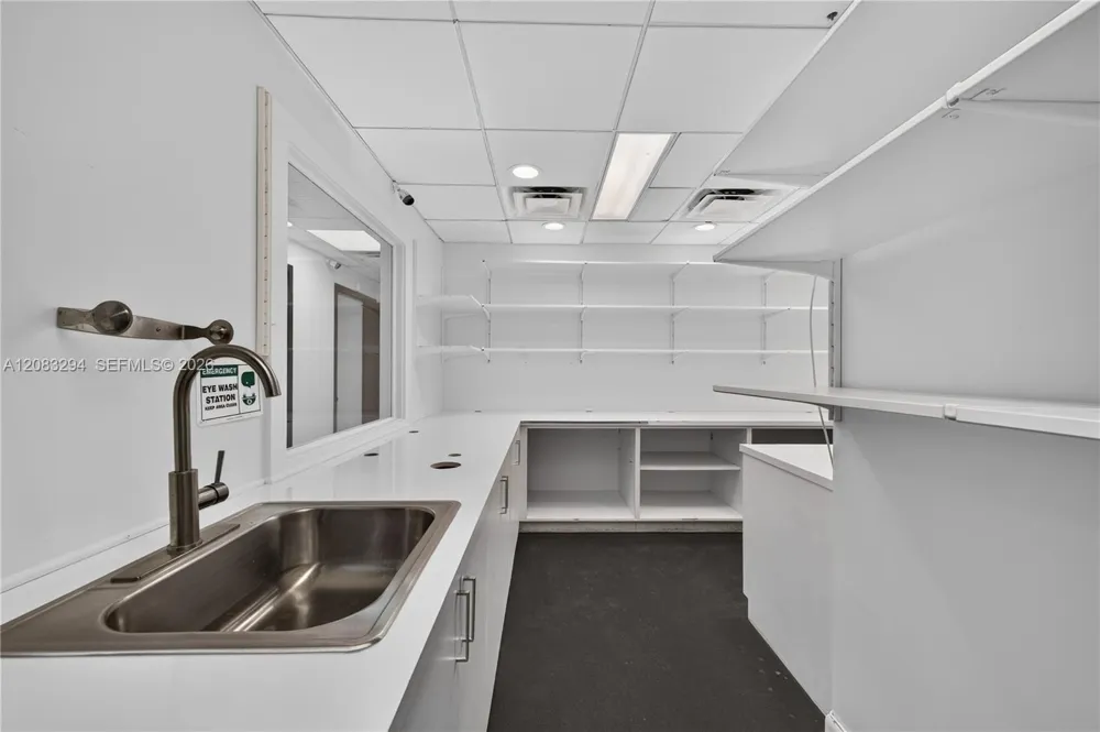 3042 NW 82nd Ave Doral, FL 33122