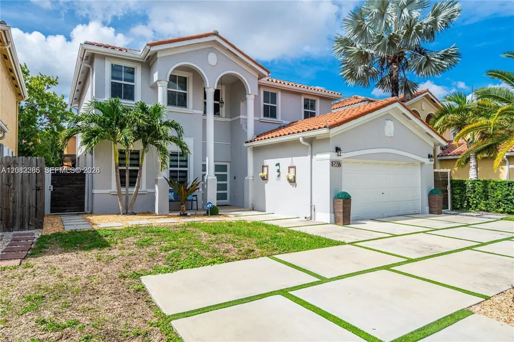 15877 SW 61st Way Miami, FL 33193