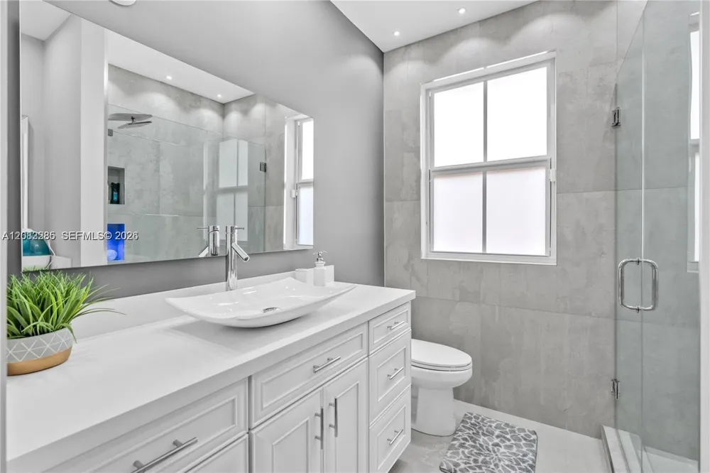 15877 SW 61st Way Miami, FL 33193