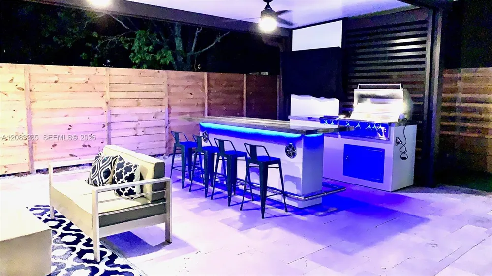 15877 SW 61st Way Miami, FL 33193