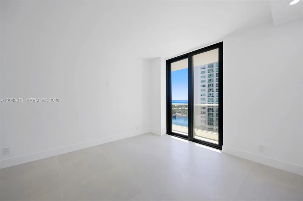20281 E Country Club Dr #1008 Aventura, FL 33180