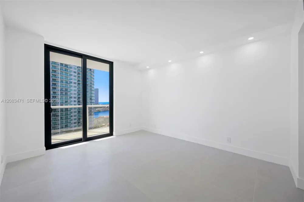 20281 E Country Club Dr #1008 Aventura, FL 33180