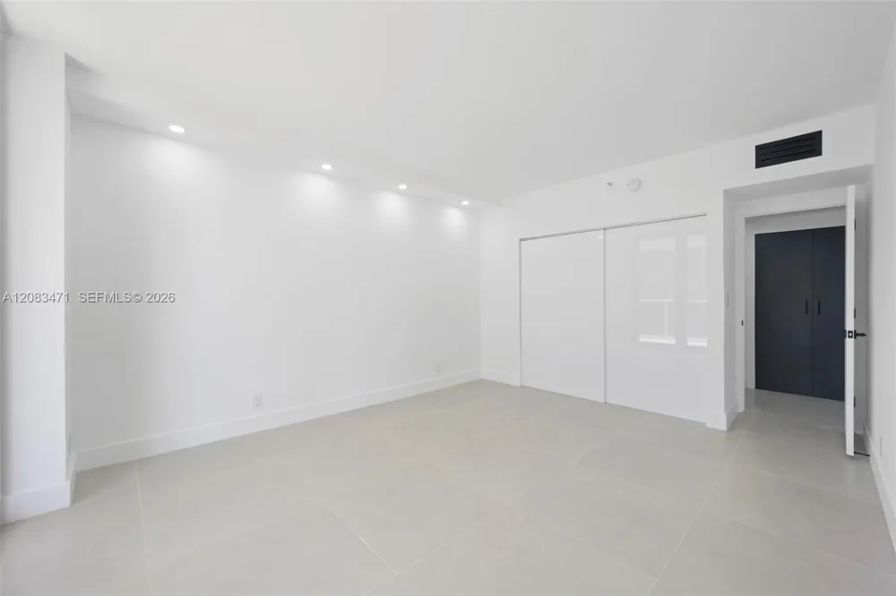 20281 E Country Club Dr #1008 Aventura, FL 33180