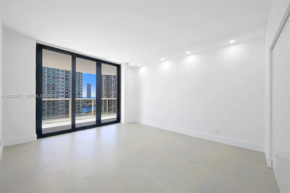 20281 E Country Club Dr #1008 Aventura, FL 33180