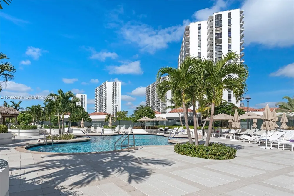 20281 E Country Club Dr #1008 Aventura, FL 33180