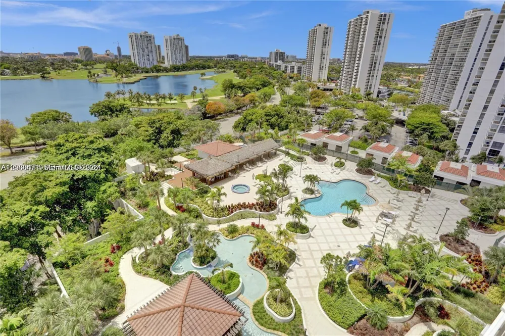 20281 E Country Club Dr #1008 Aventura, FL 33180