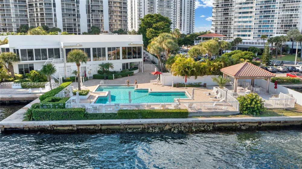 20281 E Country Club Dr #1008 Aventura, FL 33180