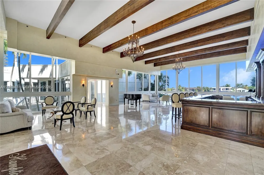 20281 E Country Club Dr #1008 Aventura, FL 33180