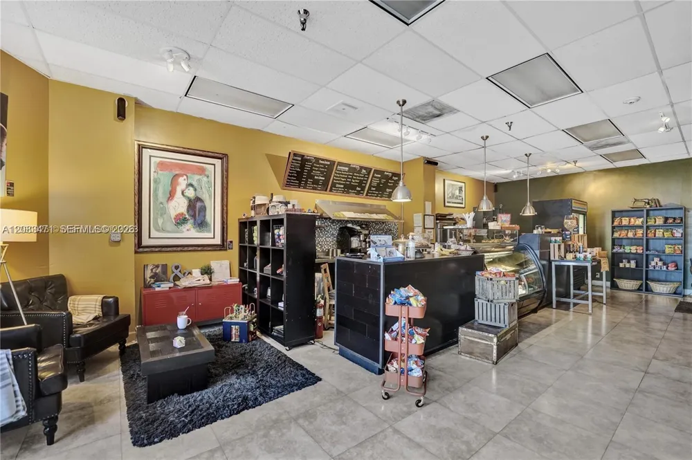20281 E Country Club Dr #1008 Aventura, FL 33180