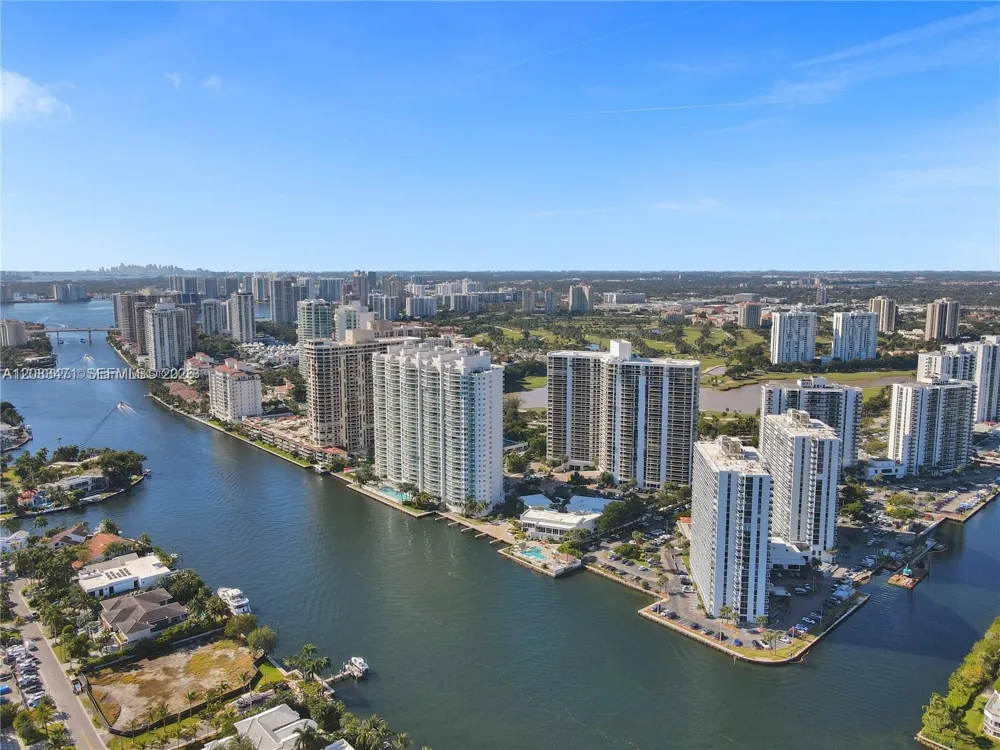 20281 E Country Club Dr #1008 Aventura, FL 33180