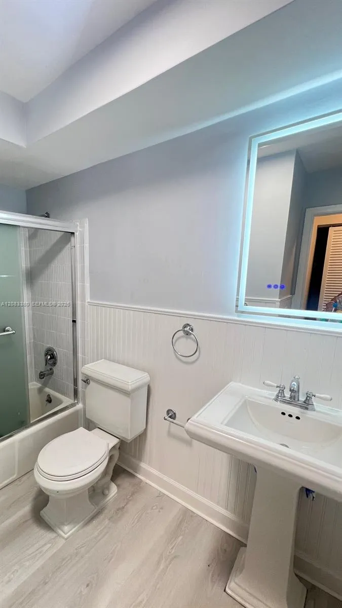 6855 Edgewater Dr #1CS Coral Gables, FL 33133