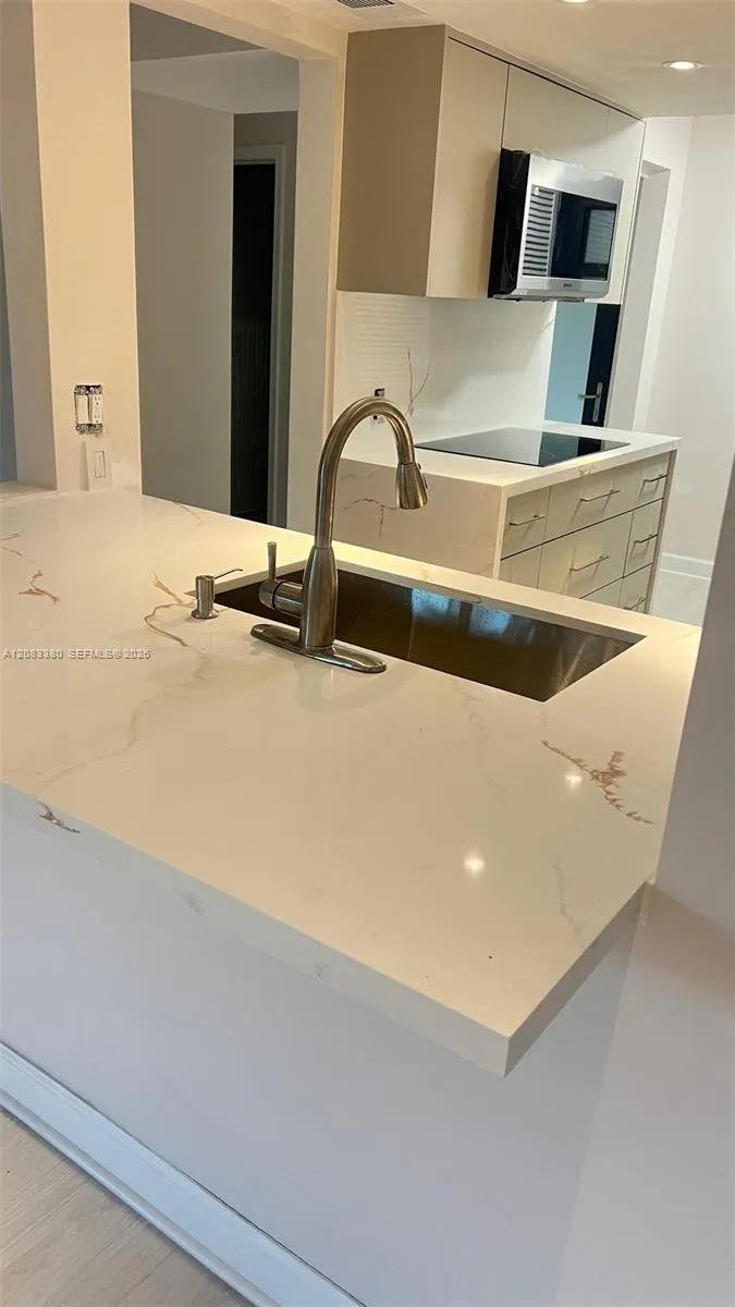 6855 Edgewater Dr #1CS Coral Gables, FL 33133
