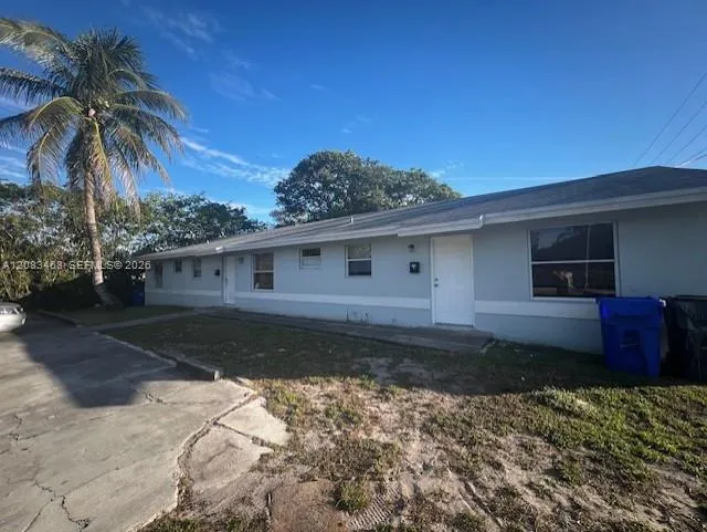 2746 Johnson St #W Hollywood, FL 33020