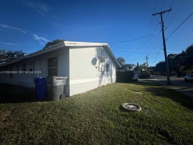 2746 Johnson St #W Hollywood, FL 33020