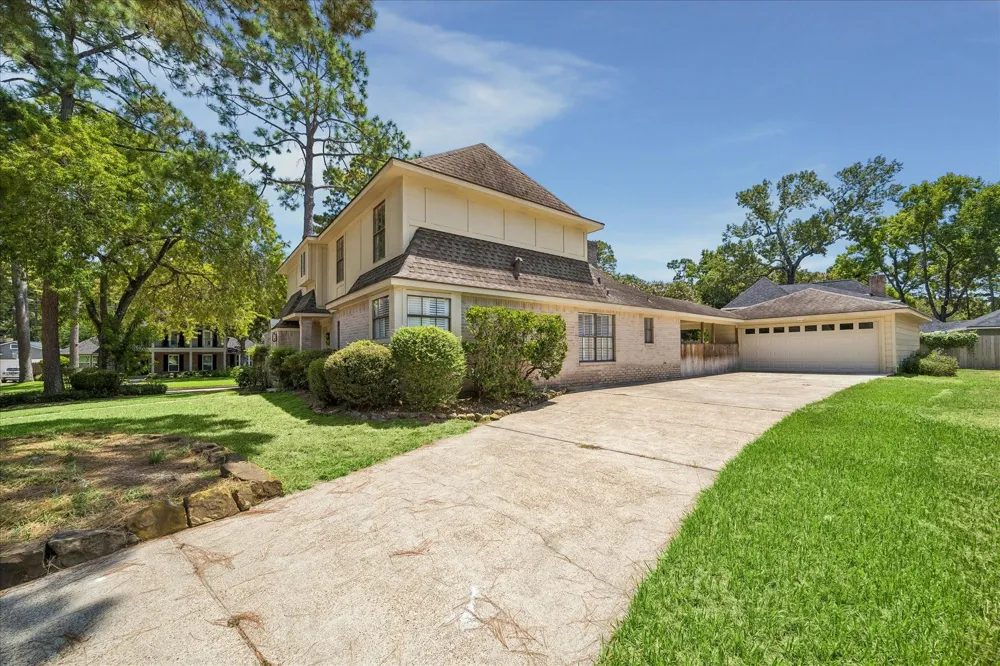 5410 Red Cliff Drive Kingwood, TX 77345